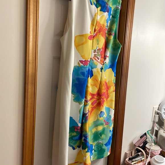 Beautiful multi color dress with white background - Picture 2 of 3